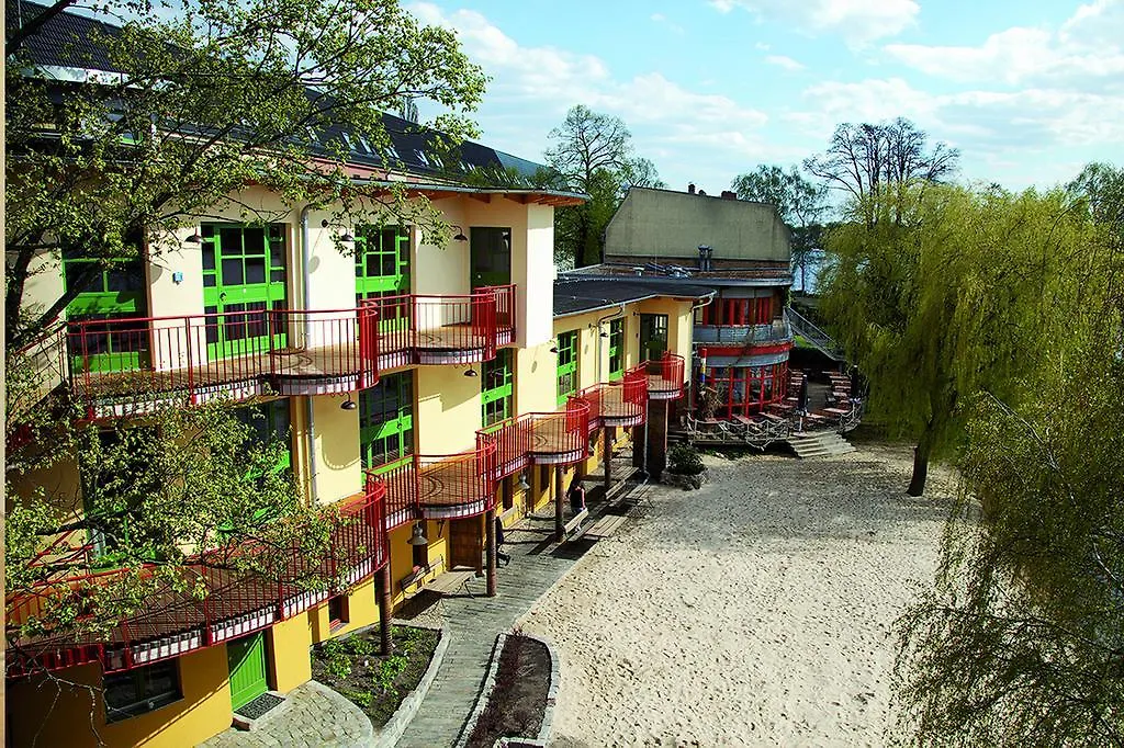 Seminar- und Gästehaus Flussbad Gartenstrasse Berlin 5*,